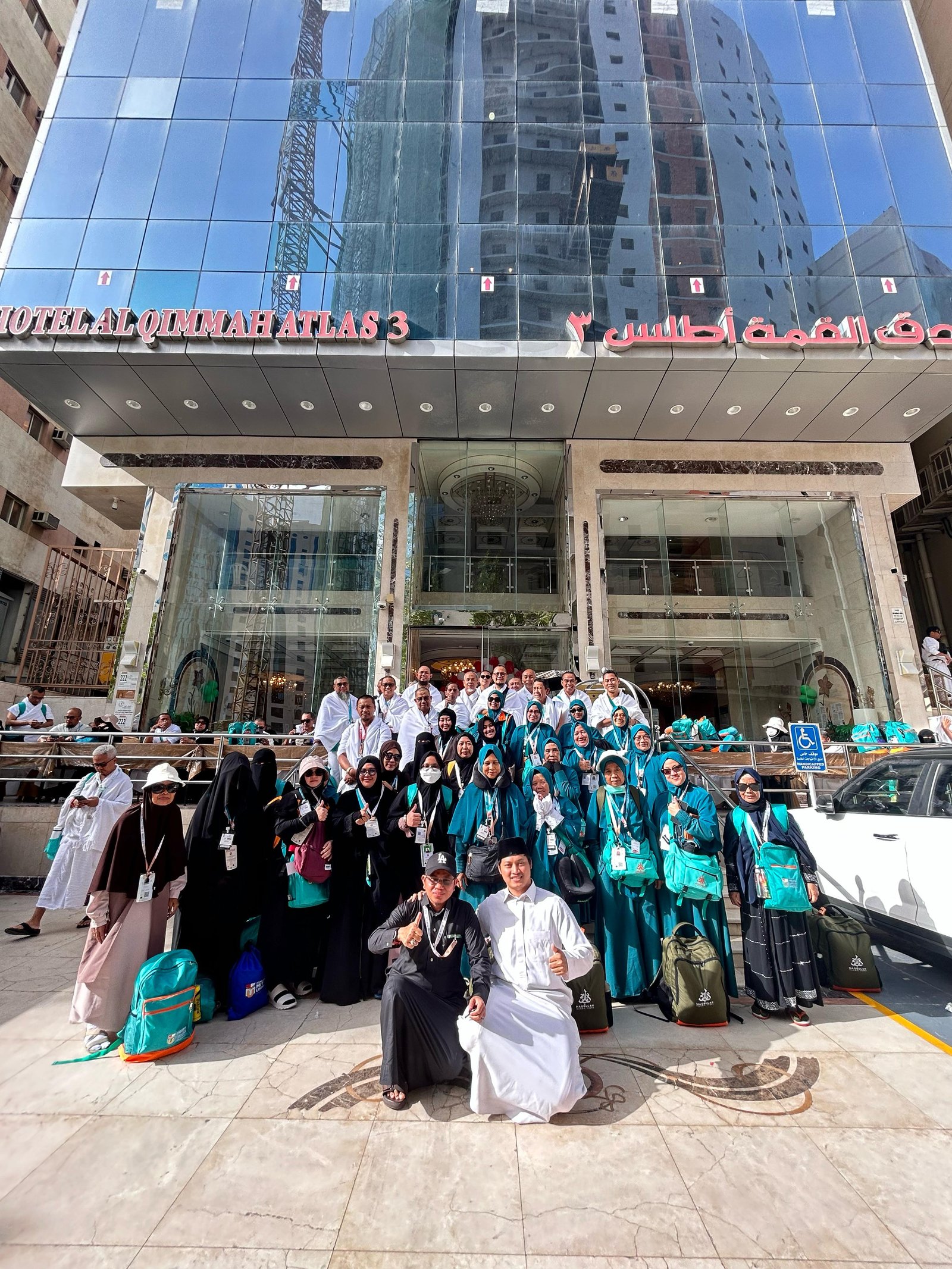 Kebersamaan Jemaah Medina Mitra Wisata di Masjid Nabawi Madinah